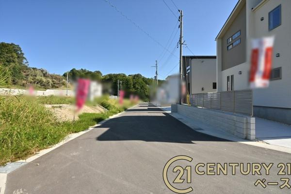 生駒市萩の台 ３号棟 ／新築一戸建の前面道路含む現地写真|■現地撮影写真■前面道路約６ｍでお車の出し入れも楽々！