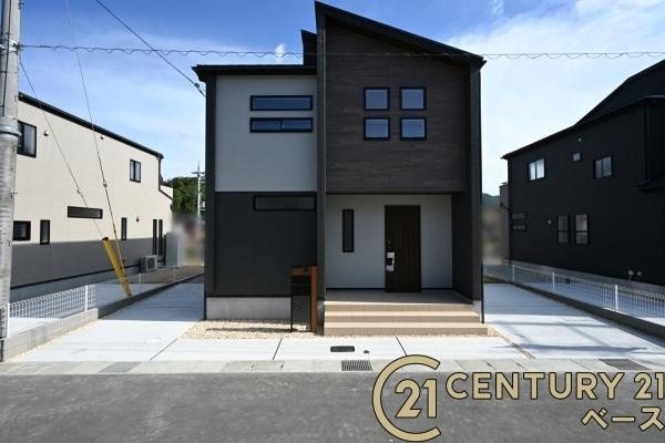 生駒市萩の台 ３号棟 ／新築一戸建の外観|■現地撮影写真■敷地面積広々５０坪以上！お気軽にお問い合わせください！