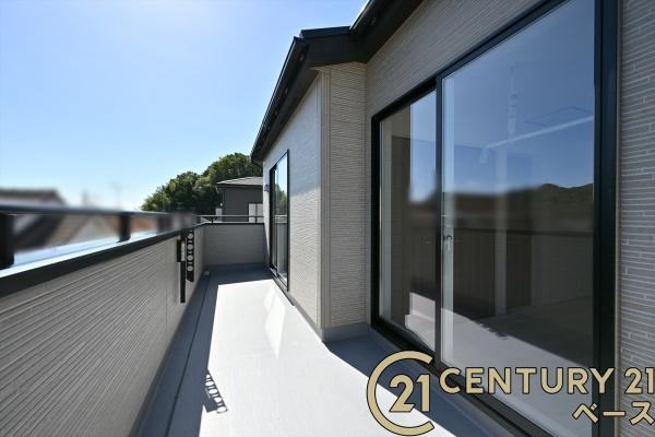 生駒市萩の台 ４号棟 ／新築一戸建のバルコニー|■現地撮影写真■日当たりのよい広々としたバルコニー！