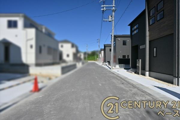 生駒市萩の台 ４号棟 ／新築一戸建の前面道路含む現地写真|■現地撮影写真■中学校まで徒歩圏内とお子様の通学も安心！