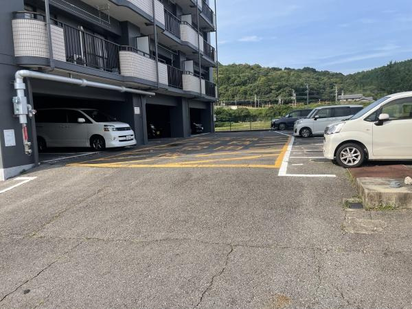 エスポワール舞木の駐車場|敷地内駐車場です。