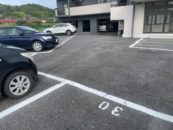 エスポワール舞木の駐車場|敷地内駐車場です。