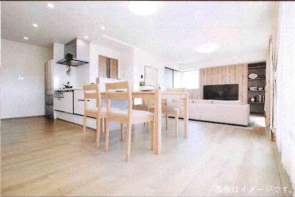 リバーサイド朝日の居間・リビング|窓から入る陽射しは室内に行き渡ります