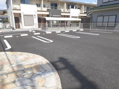 【駐車場】 | セイバリーヒルズ | 車をお持ちの方に嬉しい駐車場付きの物件です