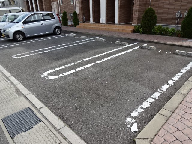 ジェルメ・ミニョンの駐車場