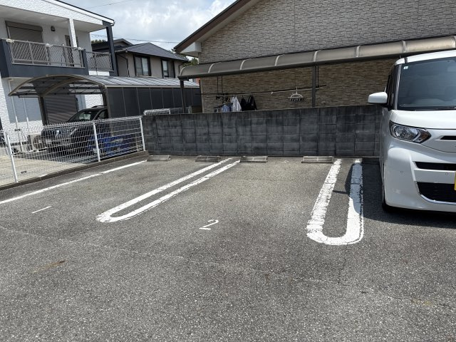 サンヒルズ　Ｓの駐車場