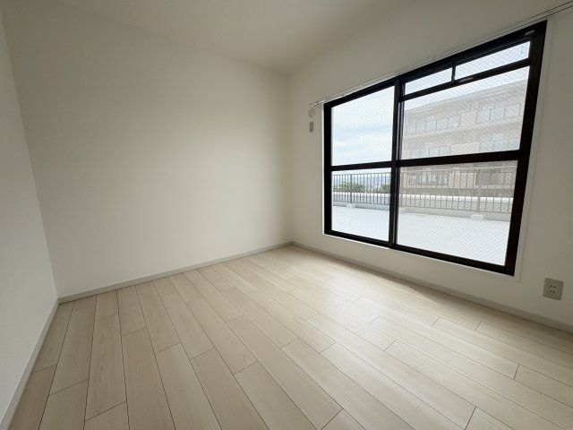 プレステージ西神戸の洋室