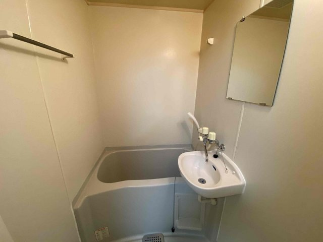 レオパレスＭの浴室|※同タイプ部屋の写真となります