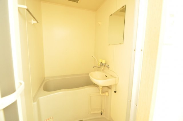 レオパレスＭの浴室|風呂・トイレ別