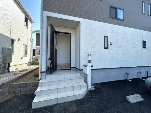 谷田部住宅のロビー|明るい玄関です