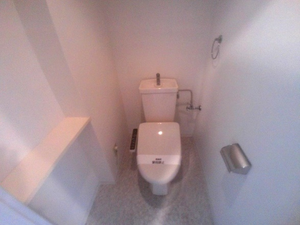 YKハイツ松の内のトイレ