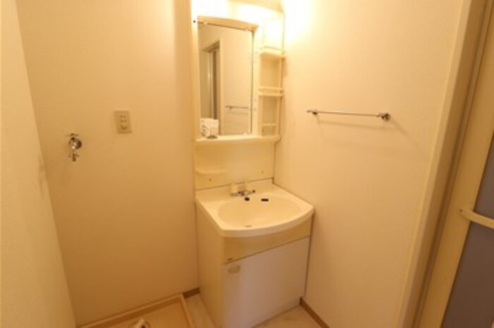 グリーンシャトル Ｄの独立洗面台|独立洗面台、朝の身支度には欠かせません