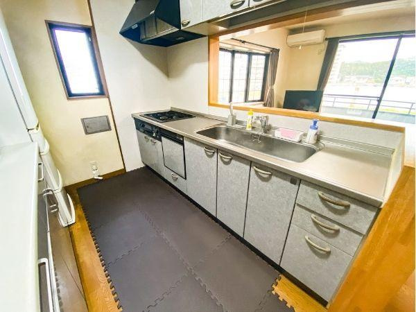 荏隈　中古のキッチン|対面式キッチン