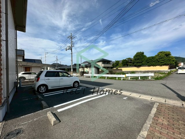 ハイツ大黒の駐車場