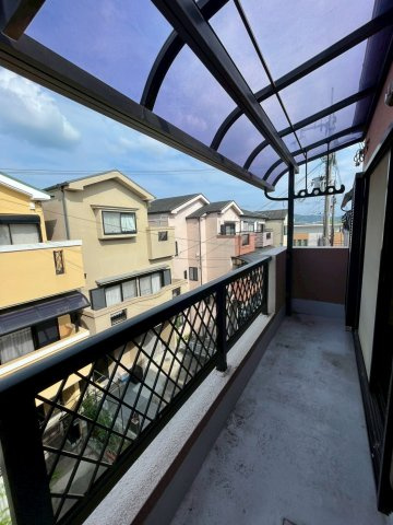 枚方市村野東町のバルコニー|2面バルコニー付きで洗濯物もたっぷり干せます！