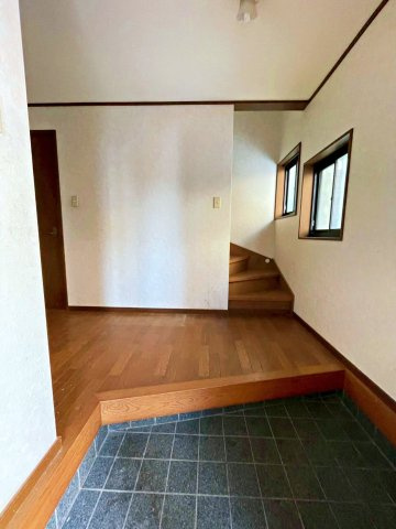 枚方市村野東町の玄関