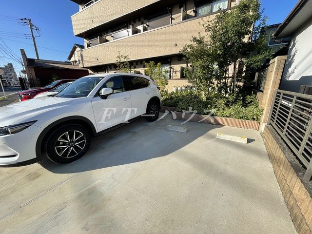グラース（ＧＲＡＣＥ）の駐車場
