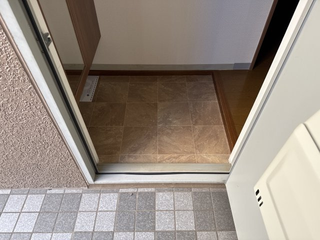 クレスト安室の玄関