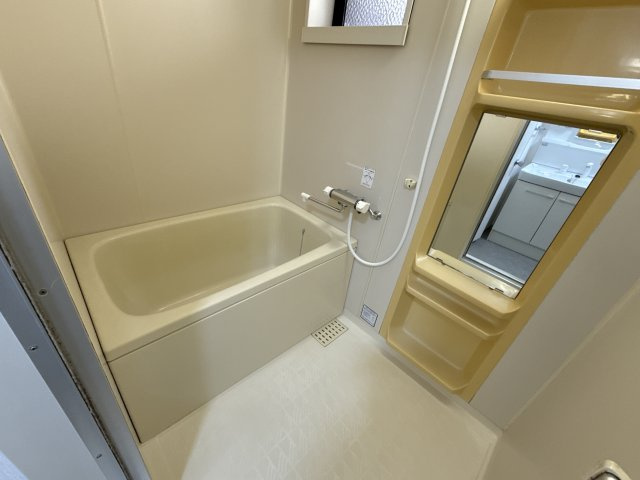 クレスト安室の浴室