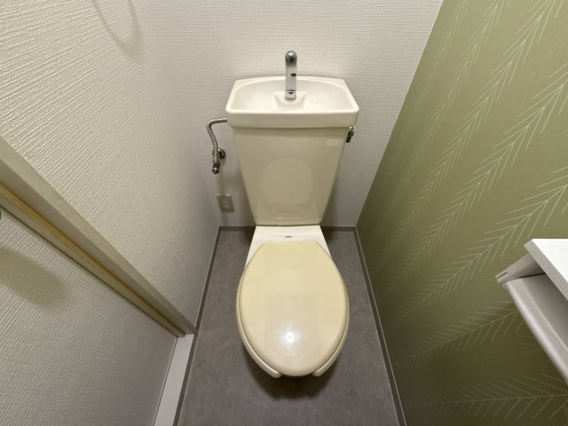 クレスト安室のトイレ