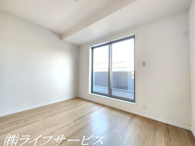 【洋室】 | 田川１丁目新築戸建 | ３階洋室5.7帖／ウォークインクローゼットあり！陽当り良好のお部屋です！