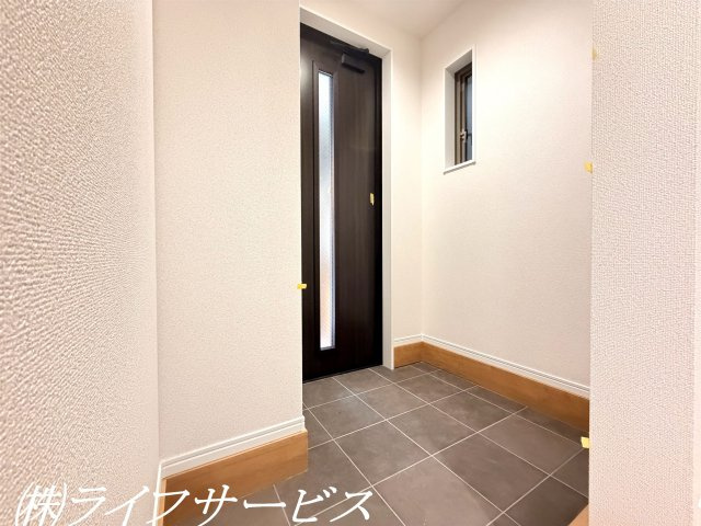 【玄関】 | 田川１丁目新築戸建 | 玄関ゆったりとしています