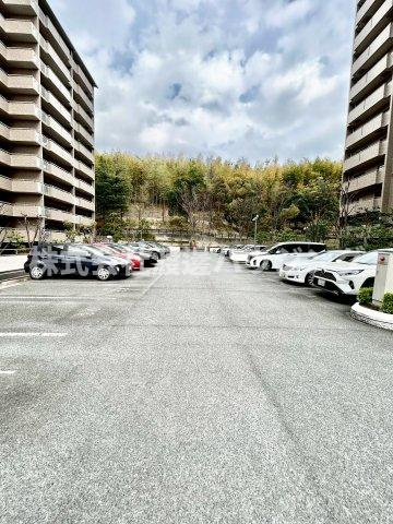 ジオ緑地公園二番館の駐車場