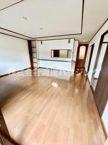 ジオ緑地公園二番館の居間・リビング