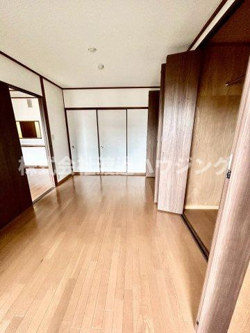 ジオ緑地公園二番館の居間・リビング