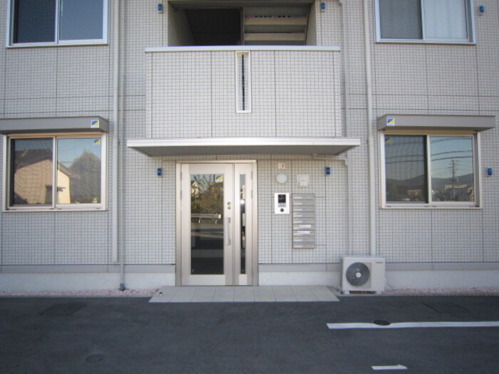 サンローズ・島町のエントランス
