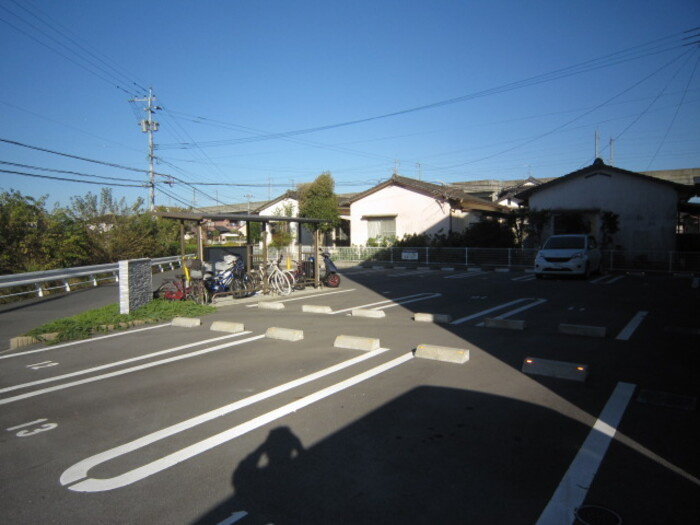 サンローズ・島町の駐車場