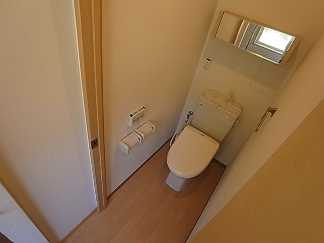 神戸市兵庫区平野町字天王谷奥東服のアパートのトイレ|ウォシュレット付