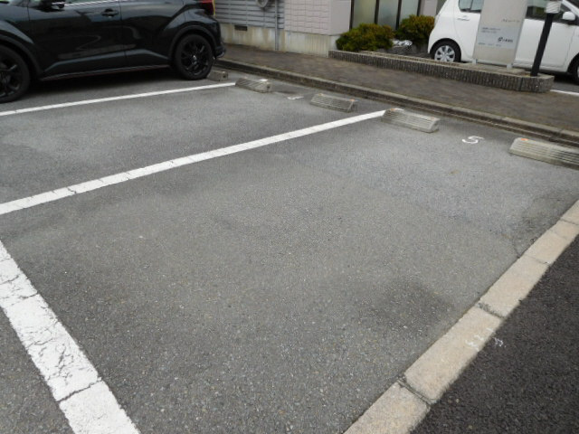 Pine Oneの駐車場