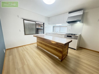 【居間・リビング】 | 庭付　P3台駐車可　内外手入れいれてます　中古　東道野辺6