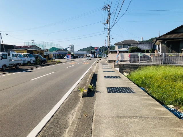 東田1丁目　売土地の前面道路含む現地写真