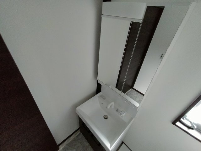 神戸市長田区房王寺町３丁目のアパートの独立洗面台|シャンプードレッサー