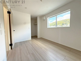 子供部屋…創造性や成長を促す遊びの空間を提供。学習や趣味に集中できる環境を整えます。個別のプライベートスペースは自己表現と自立心を育み、心地よい睡眠環境を整えリラックスできる場所を提供。