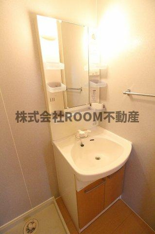 D’コート鷹尾の独立洗面台|朝の支度にも助かる、独立の洗髪洗面化粧台