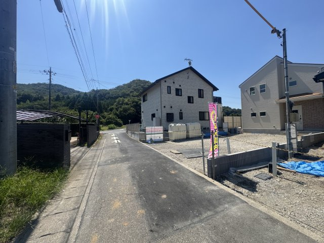 新築　太田市長手町第１　Livele Garden.S　2号棟の前面道路含む現地写真|現地写真　北東側接道幅員約4ｍ