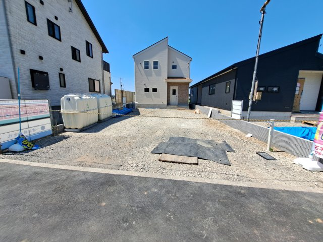 新築　太田市長手町第１　Livele Garden.S　2号棟の駐車場|現地写真　駐車スペースは並列3台分可能です！
