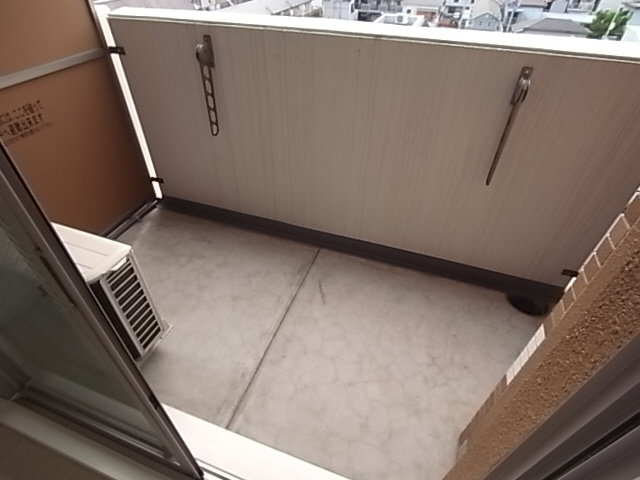 神戸市兵庫区三川口町２丁目の賃貸マンションのバルコニー