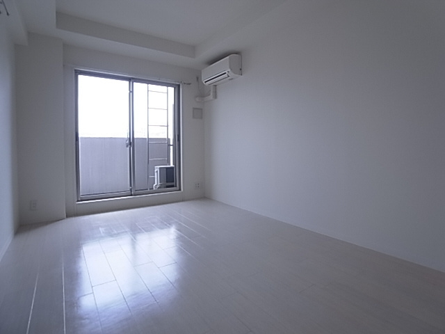 神戸市兵庫区三川口町２丁目の賃貸マンションの居間・リビング|室内