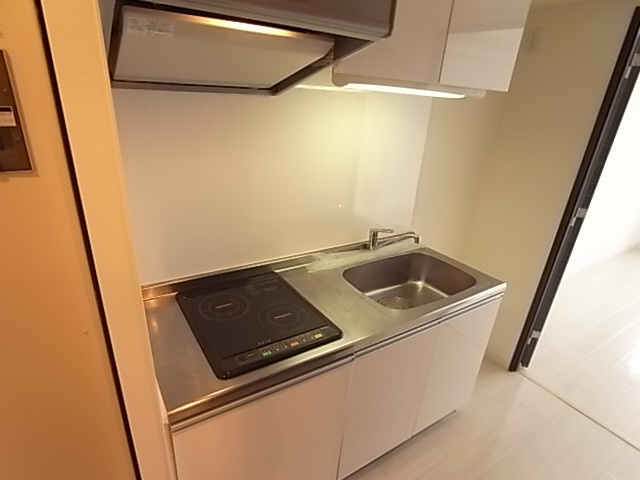 神戸市兵庫区三川口町２丁目の賃貸マンションのキッチン|システムキッチン（ＩＨ２口）