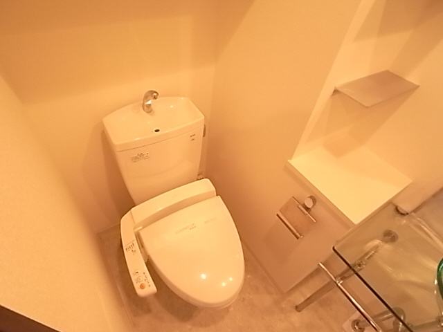 神戸市兵庫区三川口町２丁目の賃貸マンションのトイレ|ウォッシュレット付トイレ