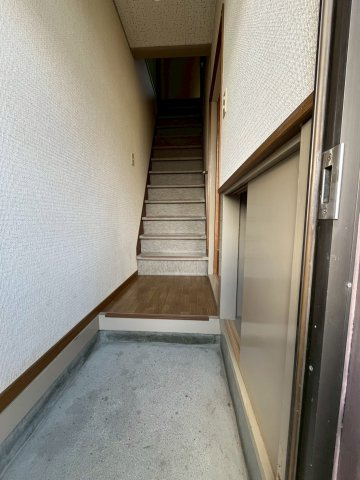 高槻市梶原６丁目のアパートの玄関