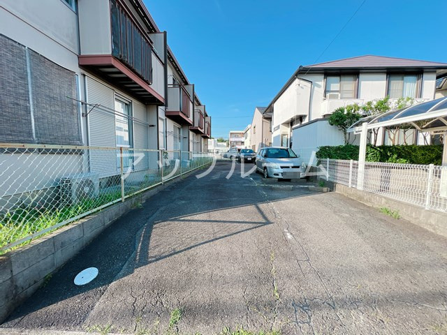 フォーブル小野の駐車場