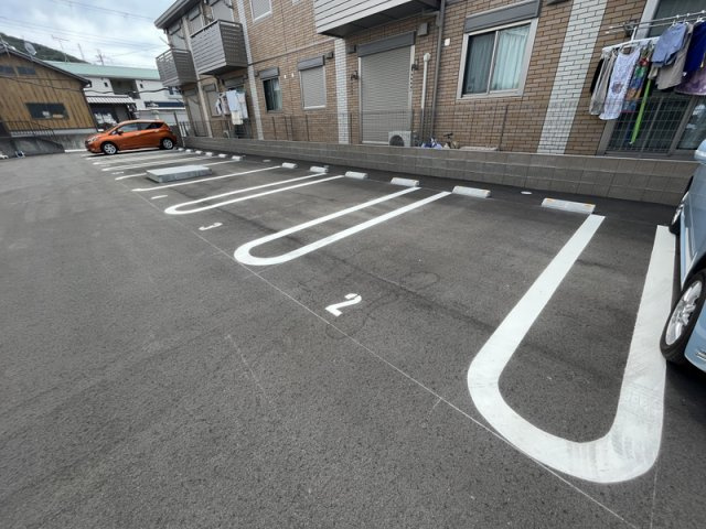 ローザンコートの駐車場