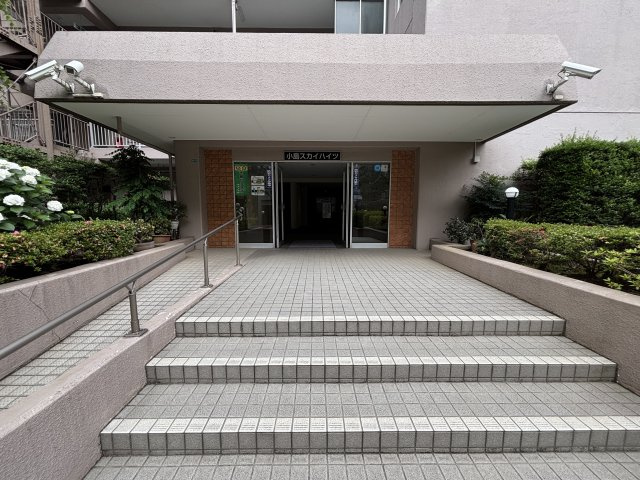 小島スカイハイツのエントランス
