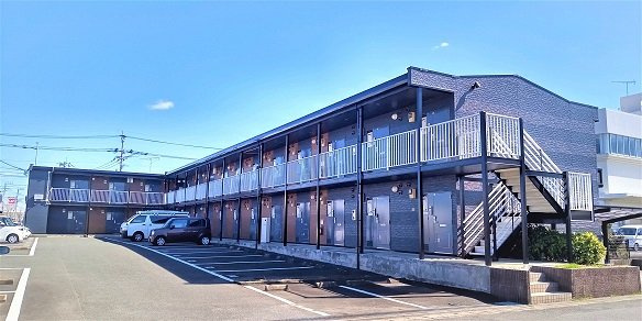 レオパレス新川の外観