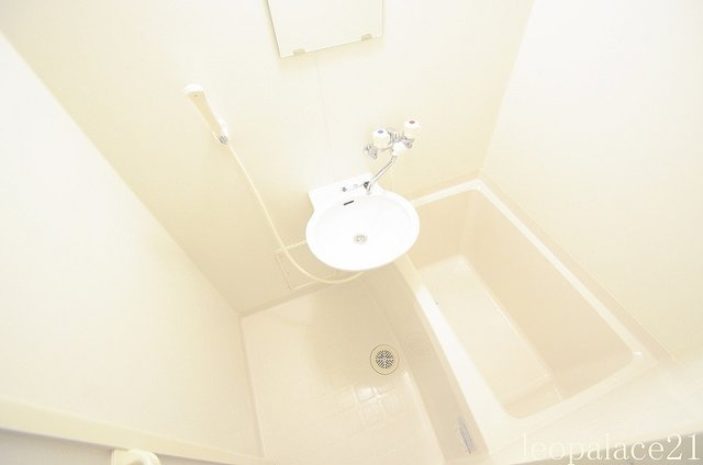 レオパレス新川の浴室|シャワー付きバスルーム